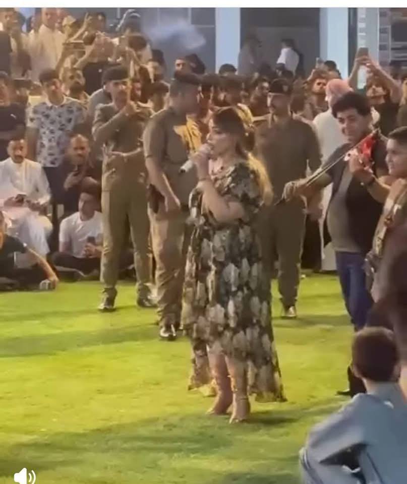 وزير الداخلية عبد الأمير الشمري يوجه بتشكيل مجلس تحقيقي وإيداع ضباط اثنين وأربعة منتسبين في قيادة شرطة الأنبار التوقيف لتواجدهم بالزي العسكري داخل إحدى حفلات الأعراس في المحافظة بوضع لا يمثل المؤسسة الأمنية.